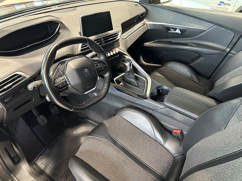 Peugeot 3008 (2018) 1.5BlueHDi,Allure,ČR,1.maj. - fotka 7 z 20