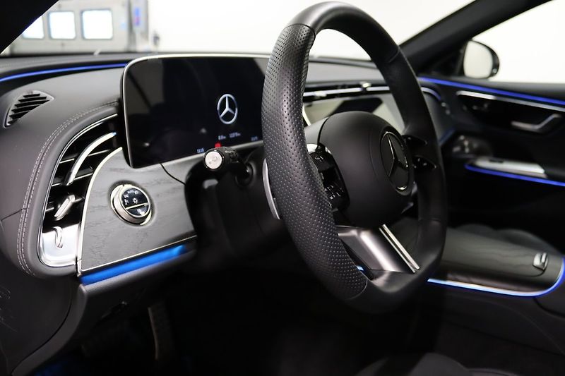 Mercedes-Benz Třídy E 220d 4M AMG Burm NezTop - fotka 18 z 24