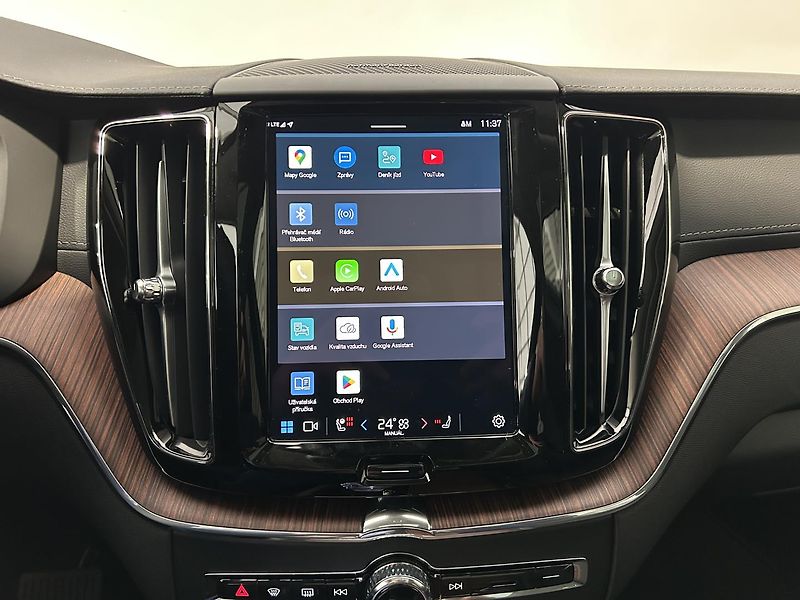 Volvo XC60 2.0  B4 4x4 ULTIMATE - fotka 29 z 33