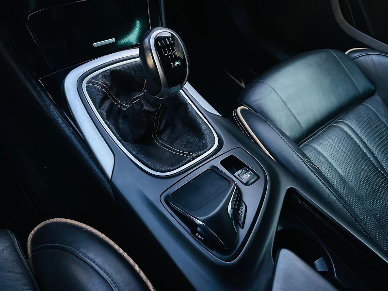 Opel Insignia 2.0CDTi 4x4 MANUÁL KAMERA VÝHŘ - fotka 42 z 49