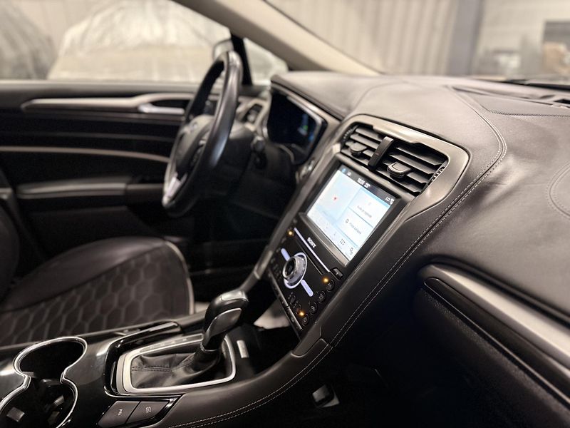 Ford Mondeo (2020) 2.0hev,VIGNALE,MASÁŽ  - fotka 21 z 43