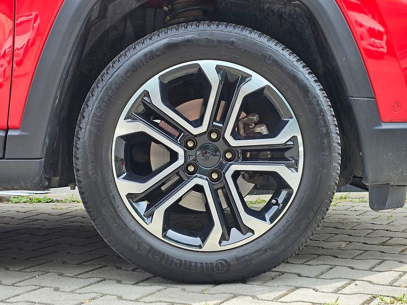 Jeep Compass 1.3 T4 96kw, Limited, 1.maj. - fotka 9 z 35