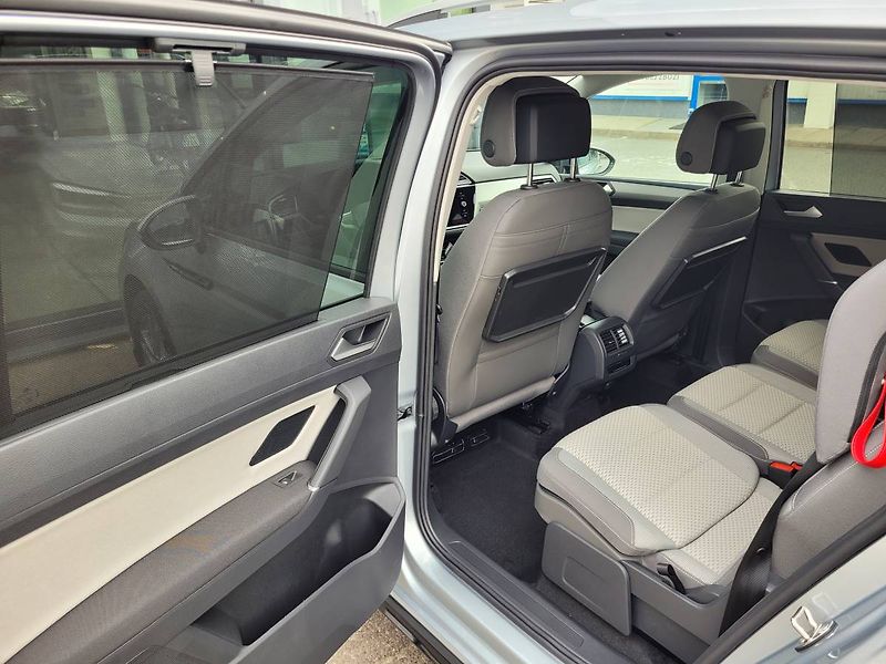 Volkswagen Touran 1.5 TSI DSG R-Line 7míst TAŽNÉ - fotka 34 z 50