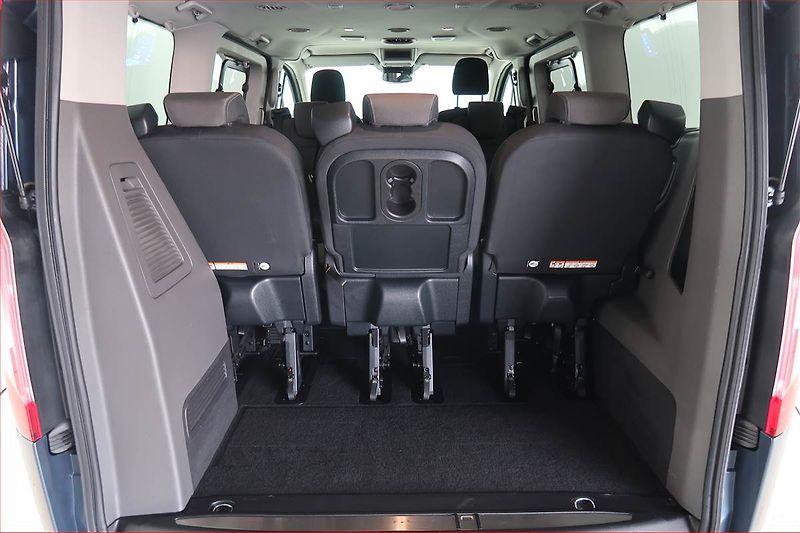 Ford Tourneo Custom (2022) Titanium 2.0 EcoBlue, ČR, 1Maj - fotka 13 z 19
