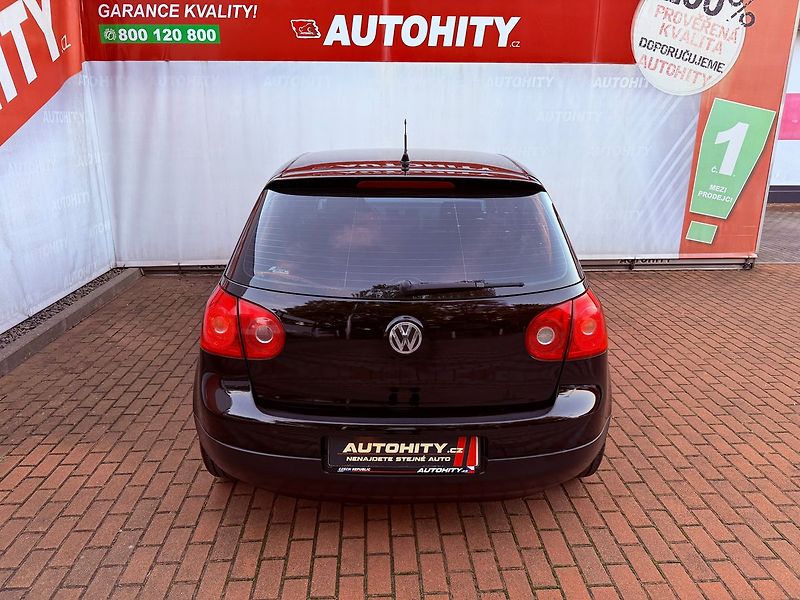Volkswagen Golf 2.0 TDi, ČR - fotka 7 z 20