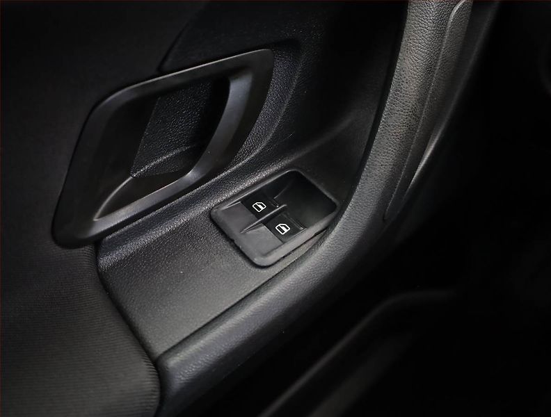 Škoda Fabia (2010) Ambiente 1.2 TSI, Automat - fotka 12 z 14