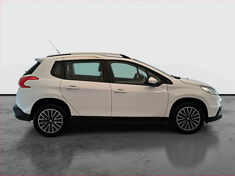 Peugeot 2008 (2016) 1.2 PureTech, Tempomat - fotka 6 z 13