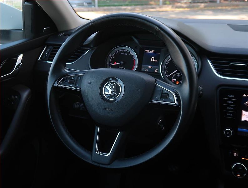 Škoda Octavia (2018) Laurin&Klement 1.4 TSI - fotka 24 z 24