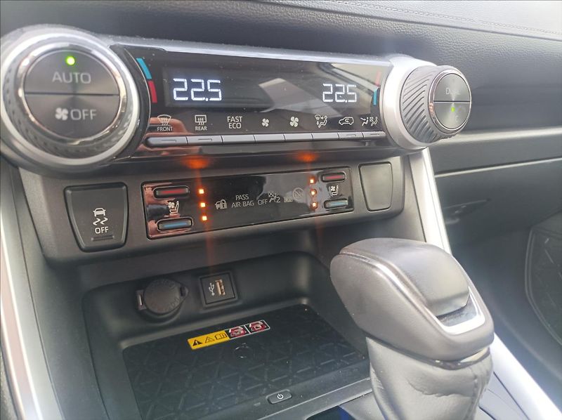 Toyota RAV4 2,5 Executive - fotka 20 z 21