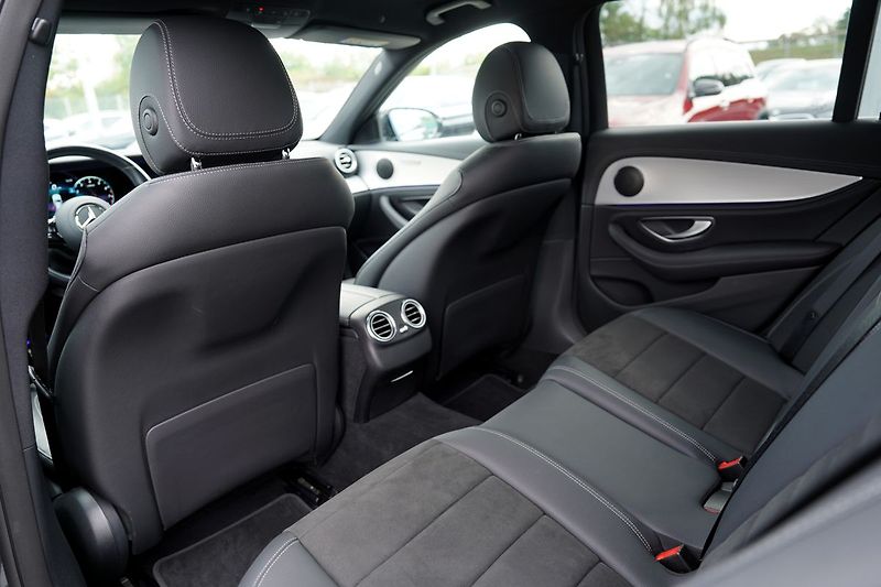 Mercedes-Benz Třídy E E 200 4Matic AMG/LED/360/ČR - fotka 29 z 40