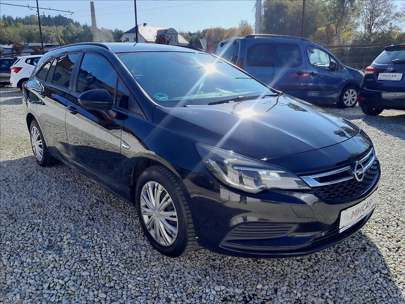 Opel Astra 1,6 CDTi 81kW - fotka 9 z 49