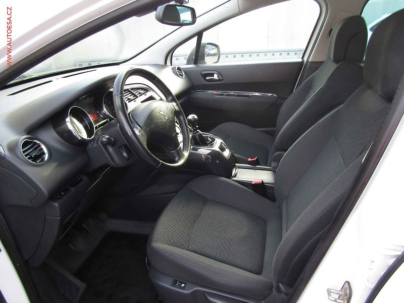 Peugeot 5008 (2015) 1.6 HDi, ČR, autoAC - fotka 9 z 21
