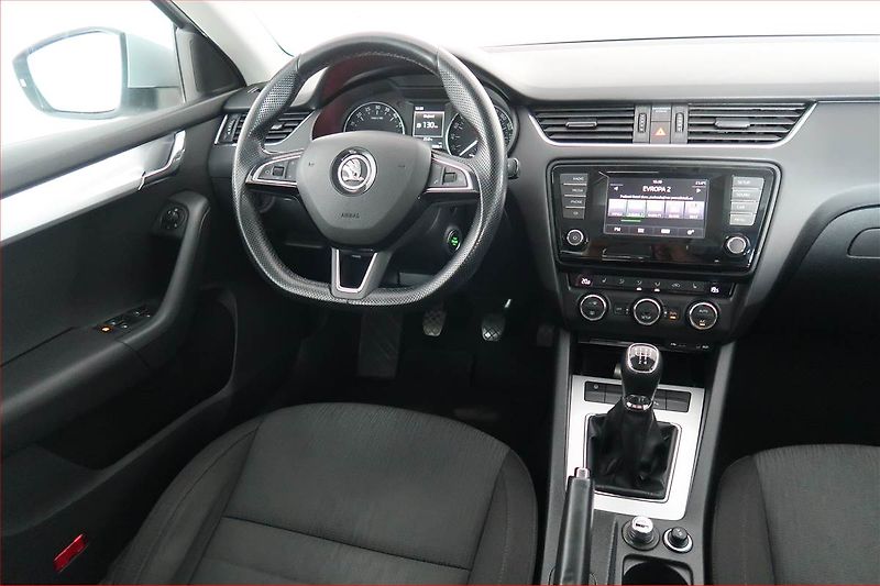 Škoda Octavia (2015) Elegance 1.6 TDI, Tempomat - fotka 7 z 17