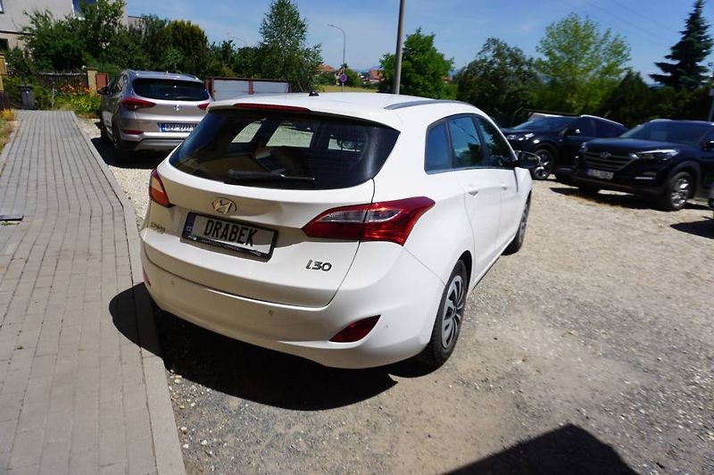 Hyundai i30 (2015) 1,6 1.Majitel  nové v ČR - fotka 6 z 33