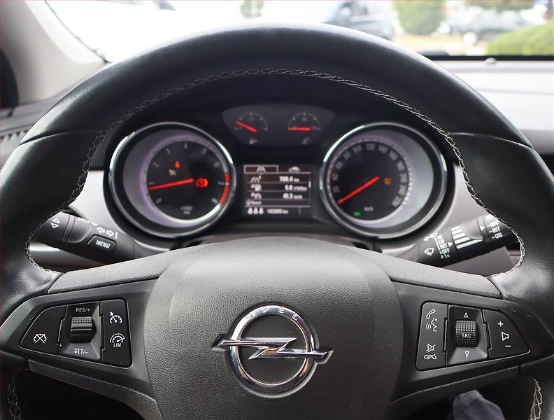Opel Astra (2016) 1.4 16V, Serv.kniha, Tempomat - fotka 14 z 15
