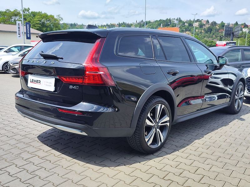 Volvo V60 B4/145kW AWD Auto Plus My24 - fotka 5 z 36