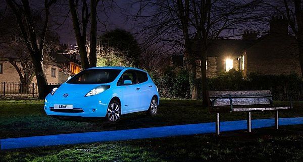 Nissan vyvinul fosforeskující lak.