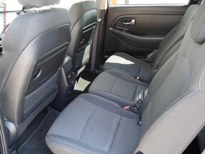 Kia Carens (2017) 1.6GDi, 1.maj,ČR, Navi, park - fotka 10 z 22