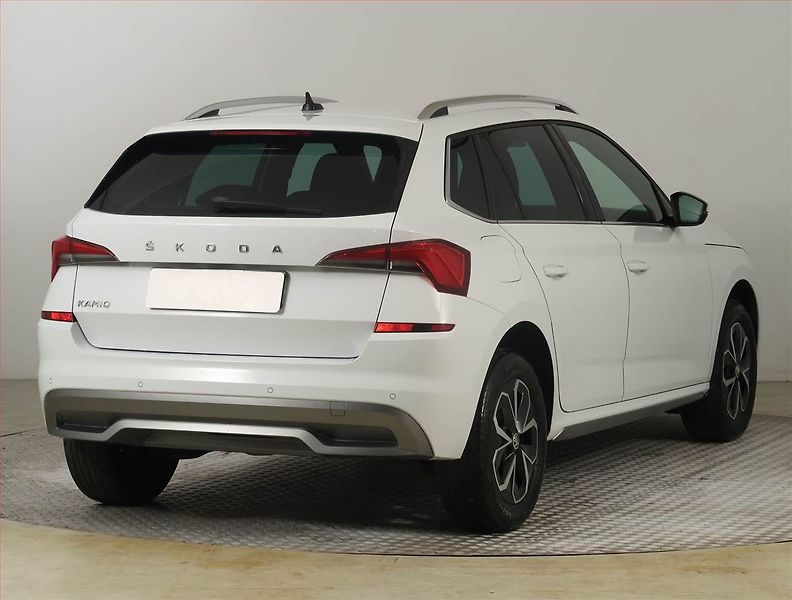 Škoda Kamiq (2021) Style Plus 1.0 TSI, Tempomat - fotka 5 z 24