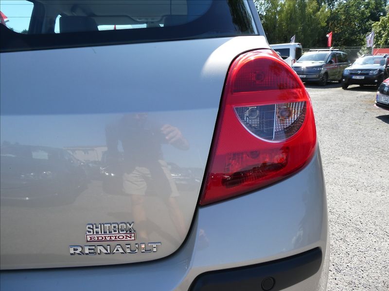Renault Clio 1,6 i16V automat,serviska,závě - fotka 10 z 47