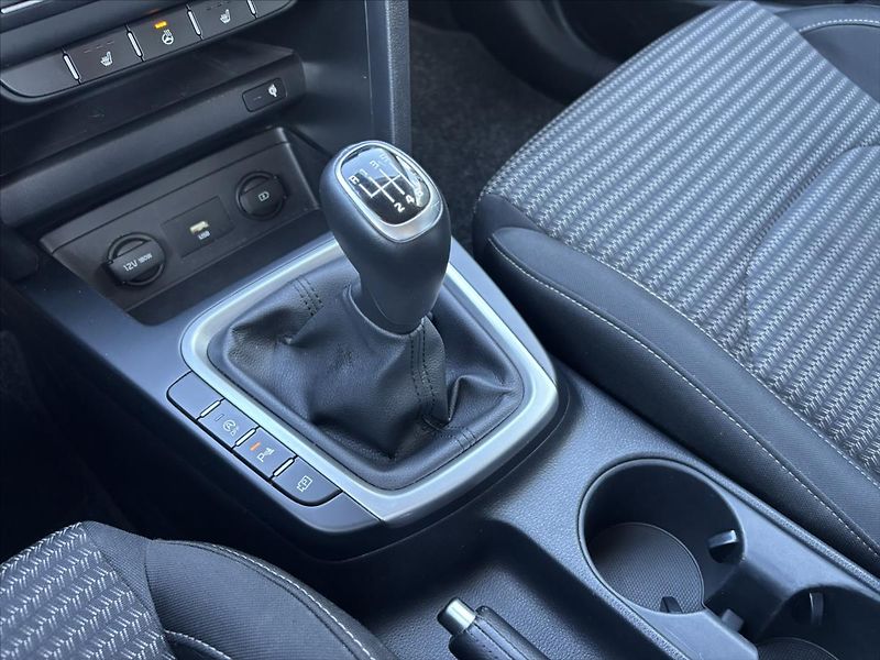 Kia Ceed 1,5 TGDi 118kW TOP ZÁRUKA NAVI - fotka 29 z 40