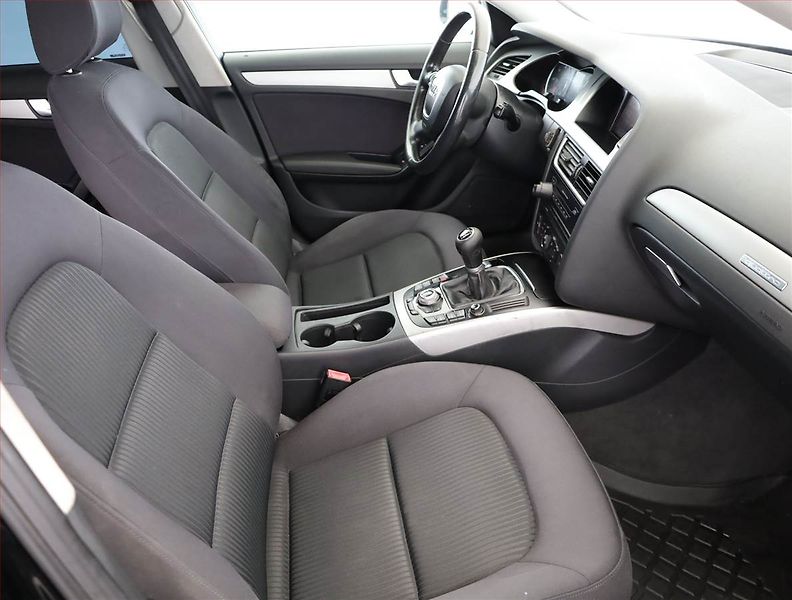 Audi A4 (2008) 3.0 TDI, 4X4, Navi, Xenony - fotka 7 z 18
