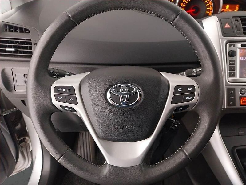 Toyota Verso (2012) 1.8 Valvematic, Navi, Tempomat - fotka 16 z 19