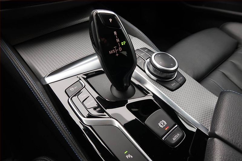 BMW Řada 5 (2019) M Sport 540i xDrive - fotka 13 z 22