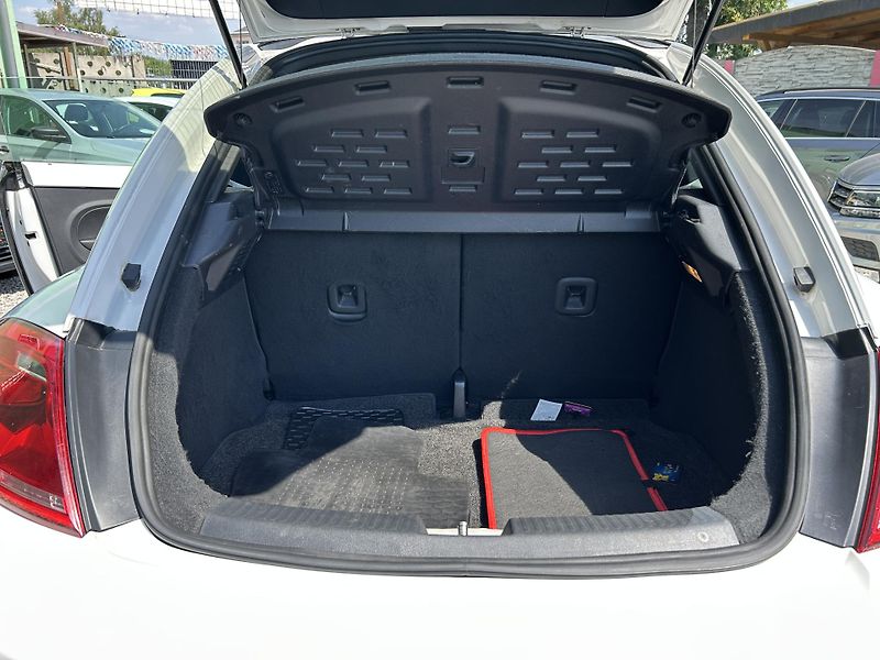Volkswagen Beetle (2014) 2.0Tdi 103KW DSG 131tis km - fotka 16 z 35