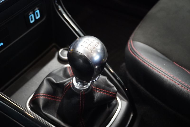 Ford EcoSport 1,0 ECOBOOST ST-LINE - fotka 14 z 28