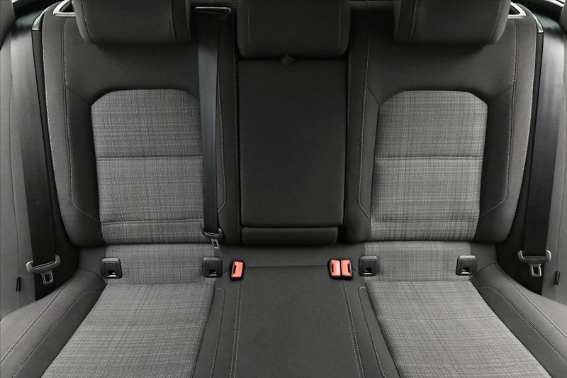 Volkswagen Passat 2,0 TDI 110kW DSG Business Zár - fotka 28 z 32