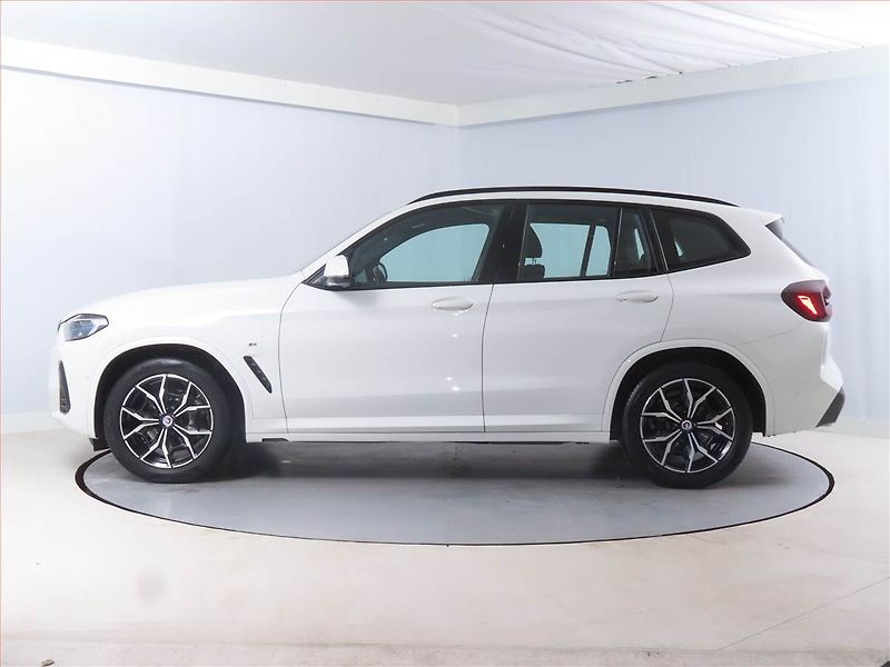 BMW X3 (2022) xDrive30i - fotka 3 z 14