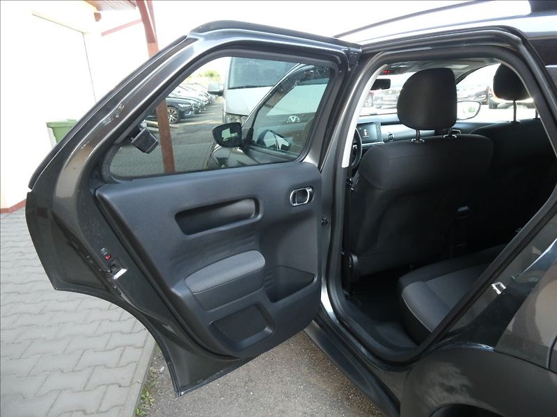Citroën C4 Cactus 1,2 PureTech 60kW NAVI - fotka 18 z 33