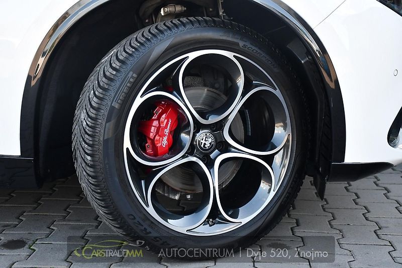 Alfa Romeo Stelvio 2.2D 154kW VELOCE AT8 Q4 - fotka 46 z 51