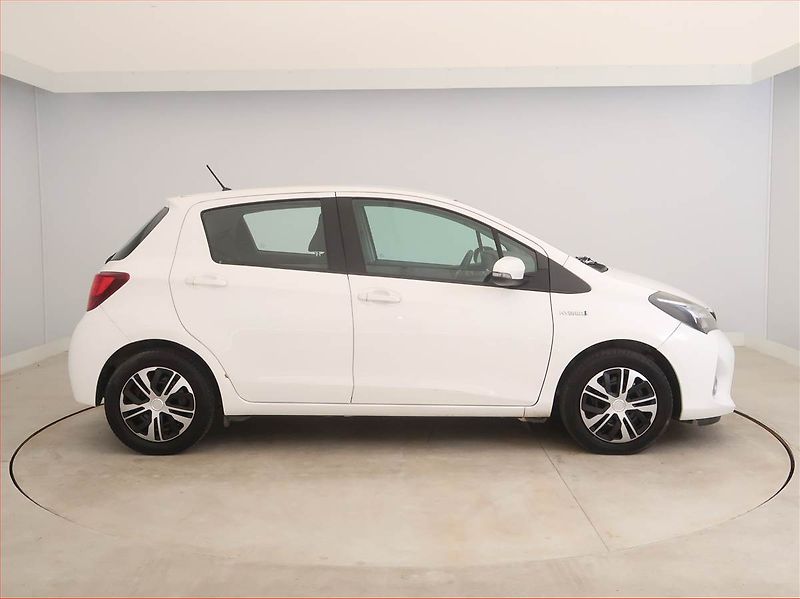 Toyota Yaris (2015) 1.5 Hybrid, Automat - fotka 6 z 14