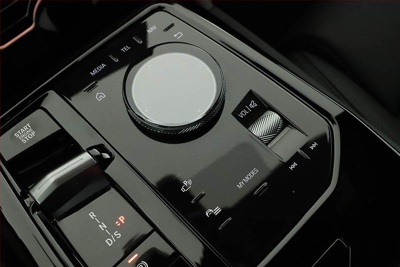 BMW Řada 5 (2025) 520d xDrive, M Sport, Navigace - fotka 17 z 21