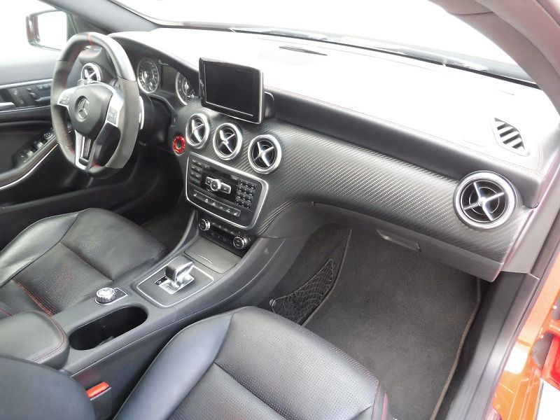 Mercedes-Benz Třídy A (2013) A45 AMG 2,0 265kW 4MATIC Perfo - fotka 8 z 25