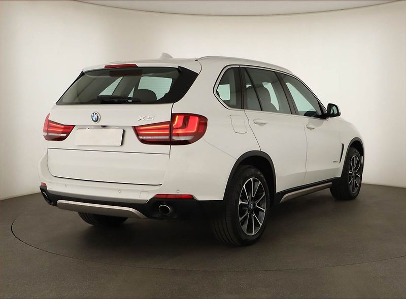 BMW X5 (2015) xDrive30d - fotka 5 z 21