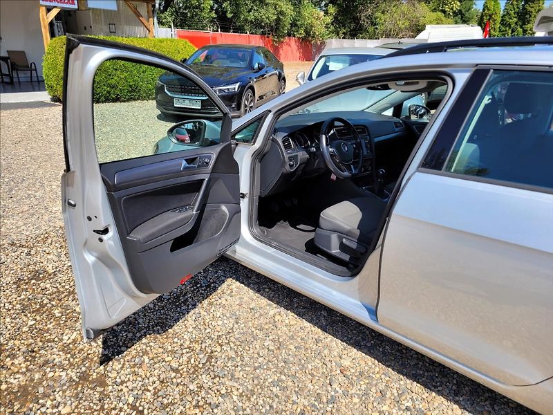 Volkswagen Golf 1,0 TSI,navi,digiklima,acc,alu - fotka 7 z 50