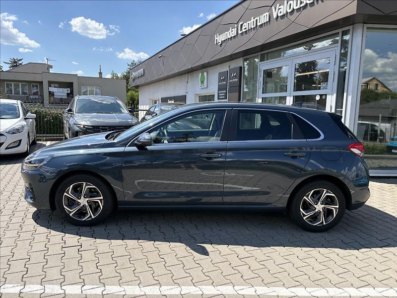 Hyundai i30 1,0   HB Smart AUTOMAT - fotka 2 z 17