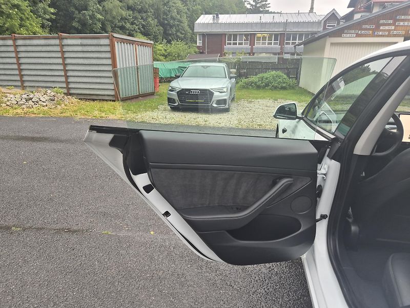 Tesla Model 3 STANDART RANGE 208kw SOH 93,6% - fotka 36 z 47