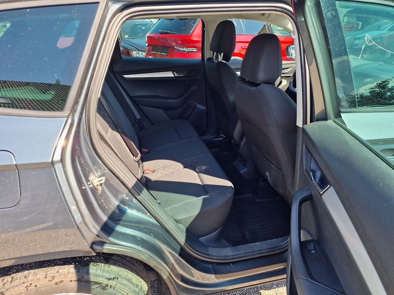 Škoda Karoq 1,0TSI 85KW VÝHŘEV,ALU KOLA  - fotka 9 z 18