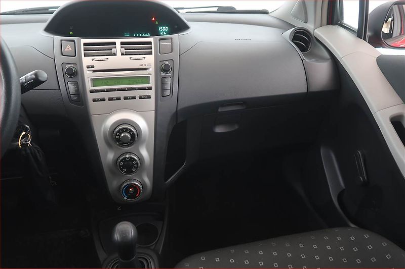 Toyota Yaris (2007) 1.0 VVT-i, po STK, Tažné - fotka 8 z 13
