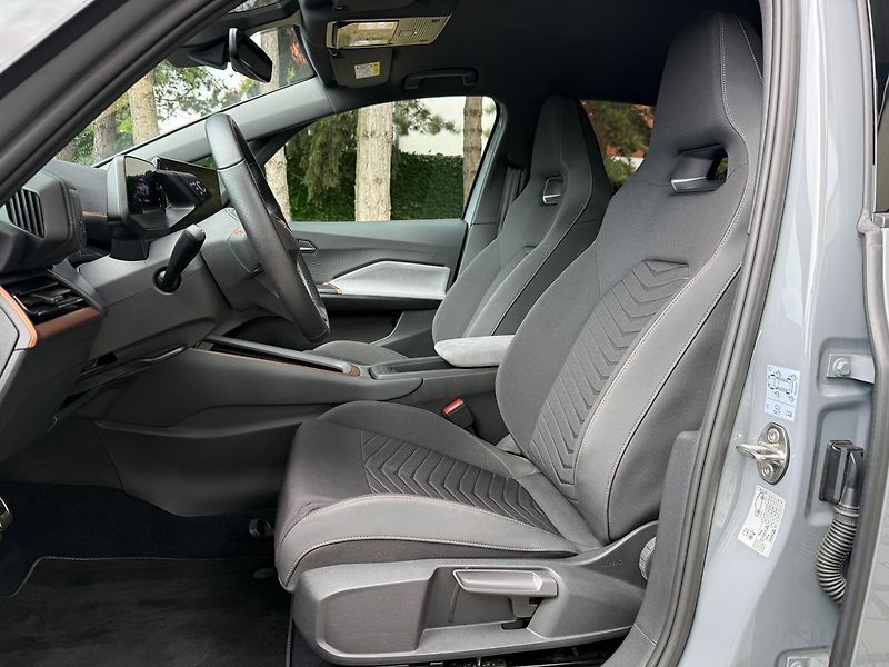 Cupra Born 62 kWh / HUD / FULL LED - fotka 13 z 40