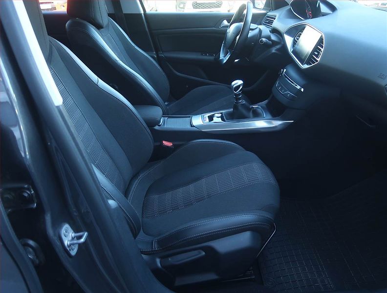 Peugeot 308 (2020) Allure 1.5 BlueHDi, Serv.kniha - fotka 9 z 13