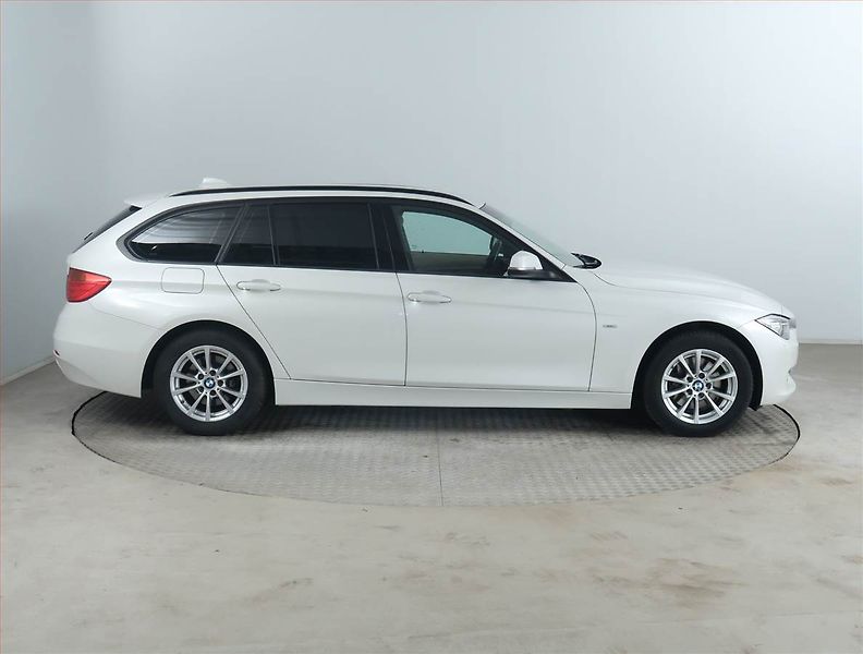 BMW Řada 3 (2014) 320 d xDrive, 4X4, Automat - fotka 6 z 13