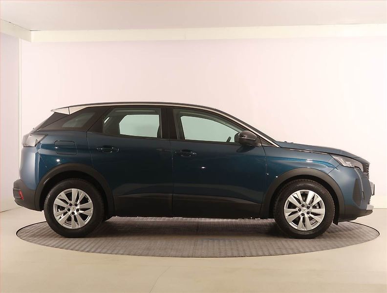 Peugeot 3008 (2022) Active Pack 1.2 PureTech - fotka 6 z 24