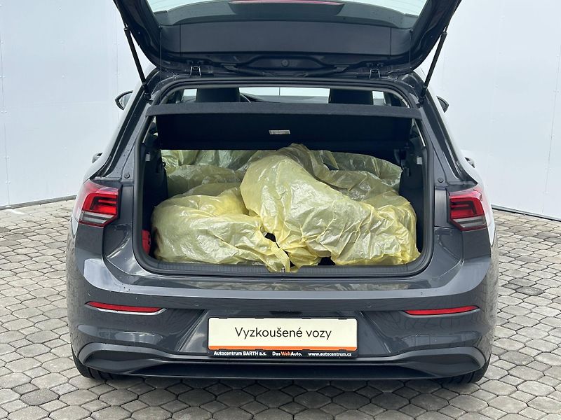 Volkswagen Golf Life 1,0TSi - fotka 22 z 22