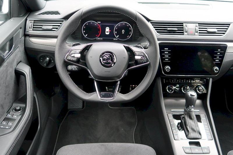 Škoda Karoq (2025) SportLine 2,0 TDi /110 kW - fotka 15 z 30