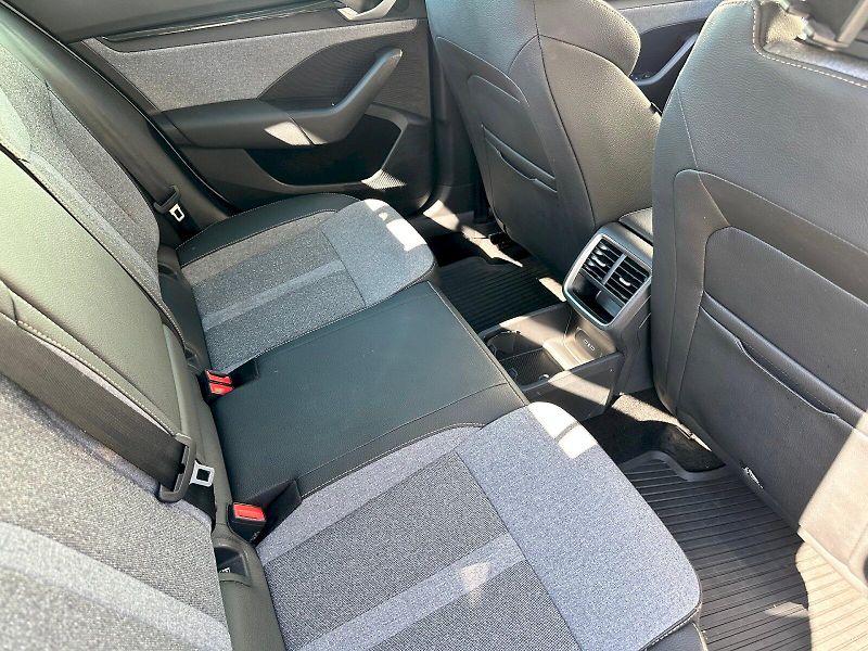 Škoda Octavia (2024) 1.5 TSI 110kW MHEV Top Selecti - fotka 20 z 24